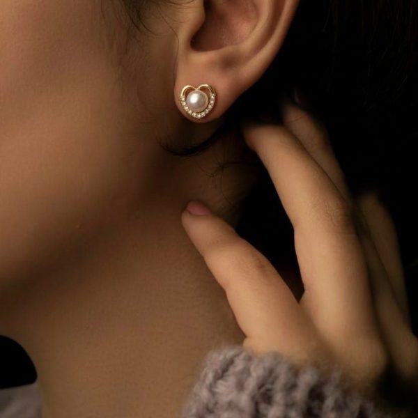 PEARL IN A HEART STUDS