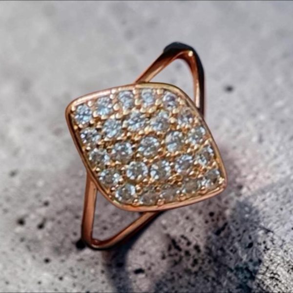 Rhombus ring