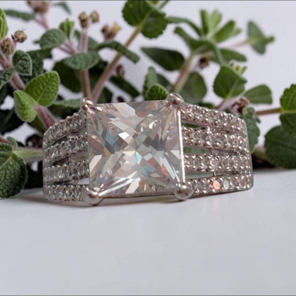 SOLITAIRE  ADJUSTABLE RING