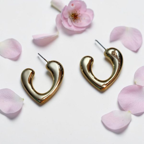 HEART GOLDEN STUDS